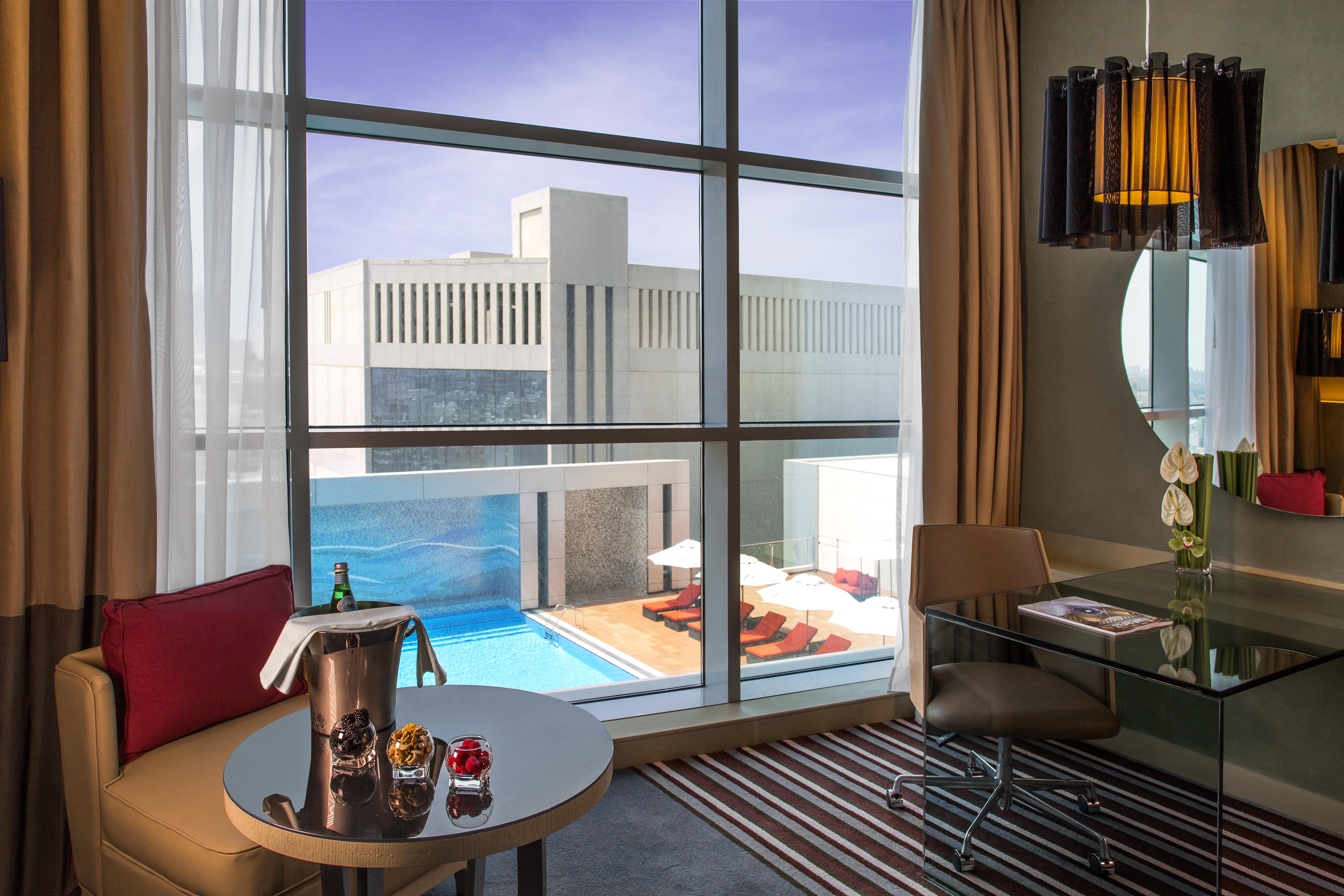 Downtown Rotana Hotel Manama Exterior foto A room at the hotel