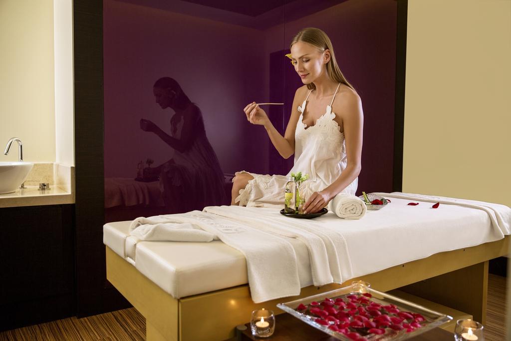 Downtown Rotana Hotel Manama Exterior foto A spa in India