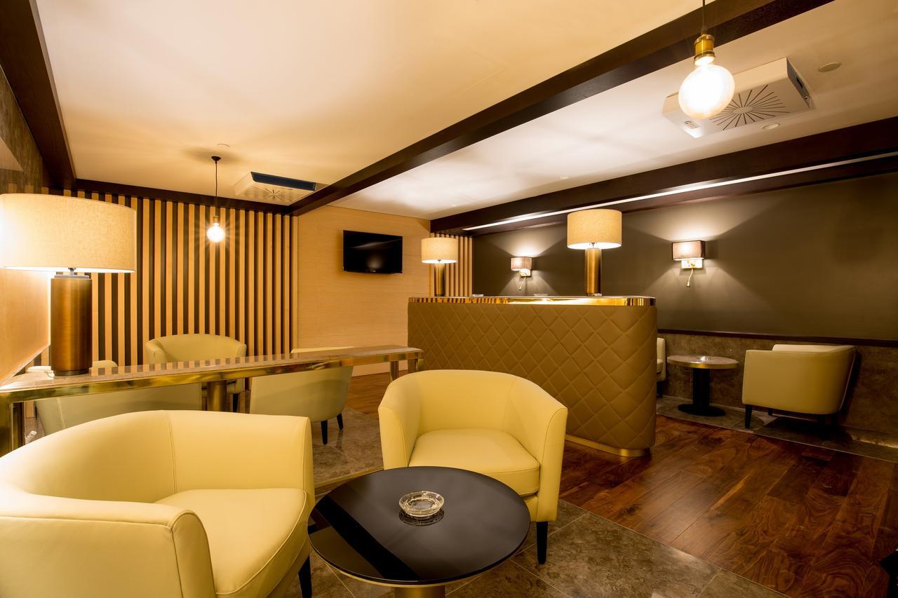 Downtown Rotana Hotel Manama Exterior foto VIP Lounge at the airport