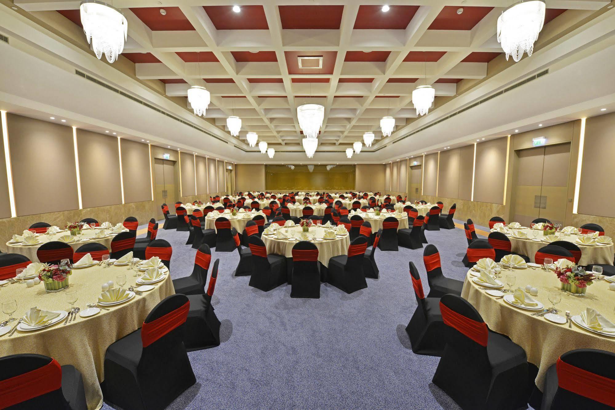 Downtown Rotana Hotel Manama Exterior foto The Grand Ballroom