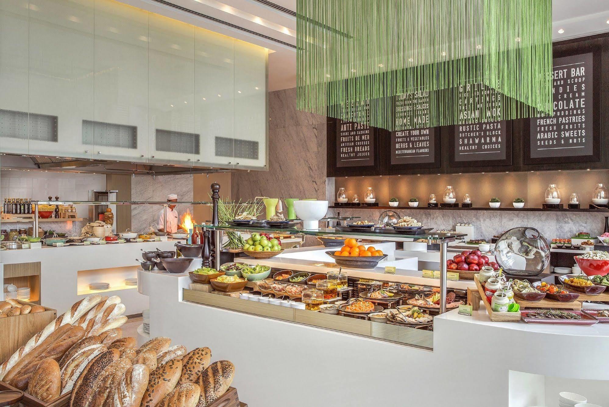 Downtown Rotana Hotel Manama Exterior foto The buffet at the hotel